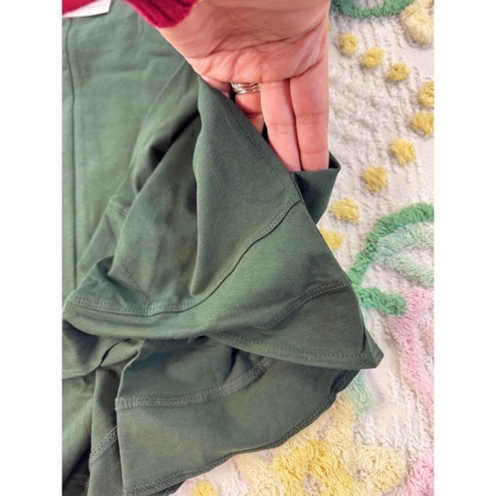 Attitudes by Renee Green Long Sleeve Raglan Top Tiered Hem NWT Size Medium - Picture 8 of 9